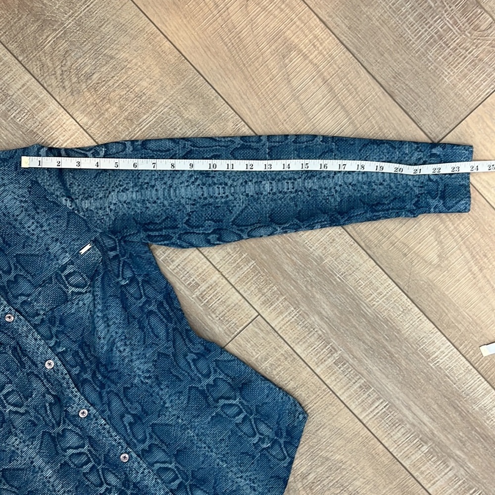 Michael Kors Long Sleeve Collared Button Up Snakeskin Blue Size S - Picture 10 of 12